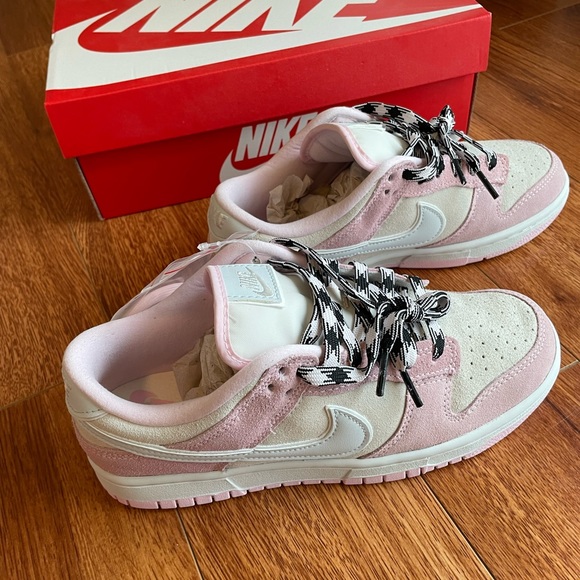 New in Box Women’s Nike Dunk Low LX in Pink Foam size 9 - Picture 5 of 9